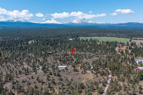 67372 Harrington Loop Rd, Bend, OR 97703 photo 2