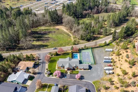 View/Area - 353 Cedar Ridge Dr, Cave Junction, OR 97523 photo 4 of 9