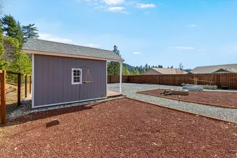 Exterior - 353 Cedar Ridge Dr, Cave Junction, OR 97523 photo 6 of 9