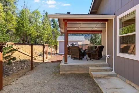 Exterior - 353 Cedar Ridge Dr, Cave Junction, OR 97523 photo 5 of 9