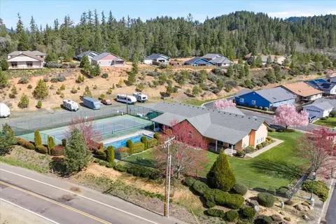 View/Area - 353 Cedar Ridge Dr, Cave Junction, OR 97523 photo 5 of 9