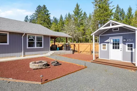 Exterior - 353 Cedar Ridge Dr, Cave Junction, OR 97523 photo 7 of 9