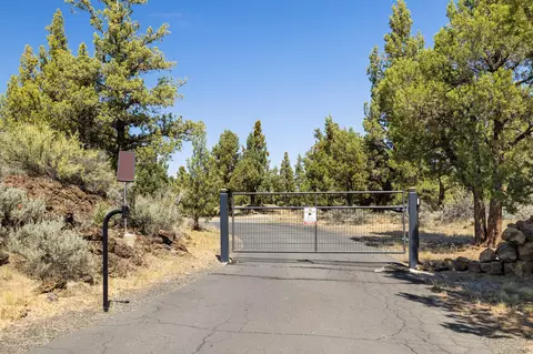 Exterior - 64155 Hunnell Rd, Bend, OR 97703 photo 17 of 28