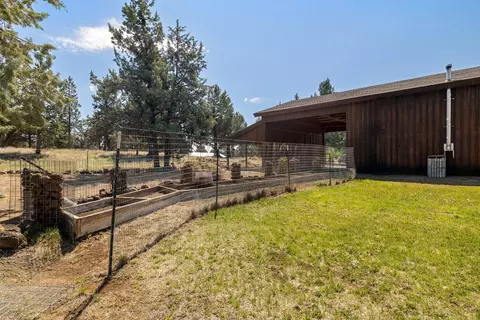 Exterior - 64155 Hunnell Rd, Bend, OR 97703 photo 15 of 28