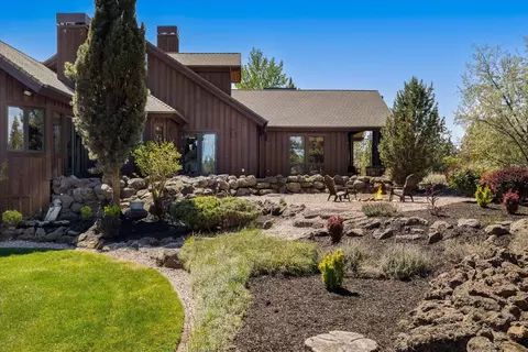 Exterior - 64155 Hunnell Rd, Bend, OR 97703 photo 23 of 28