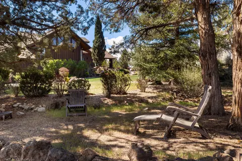 Exterior - 64155 Hunnell Rd, Bend, OR 97703 photo 14 of 28