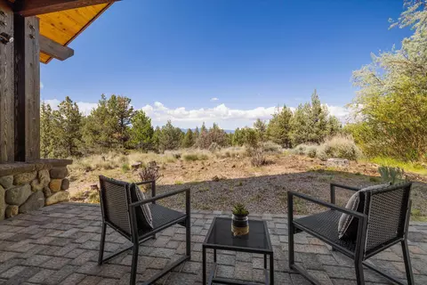 Exterior - 64155 Hunnell Rd, Bend, OR 97703 photo 4 of 28