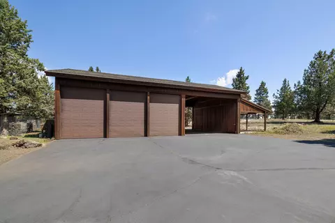 Exterior - 64155 Hunnell Rd, Bend, OR 97703 photo 11 of 28