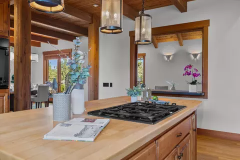 Kitchen - 64155 Hunnell Rd, Bend, OR 97703 photo 7 of 7