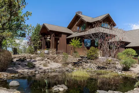 Exterior - 64155 Hunnell Rd, Bend, OR 97703 photo 2 of 28