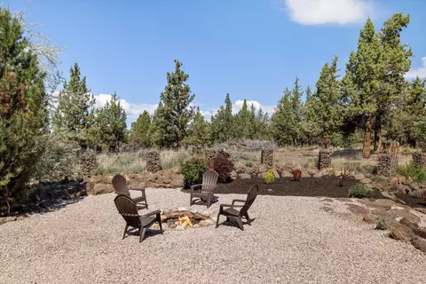Exterior - 64155 Hunnell Rd, Bend, OR 97703 photo 8 of 28