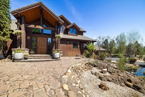 Exterior - 64155 Hunnell Rd, Bend, OR 97703 photo 3 of 28