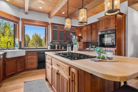 Kitchen - 64155 Hunnell Rd, Bend, OR 97703 photo 2 of 7