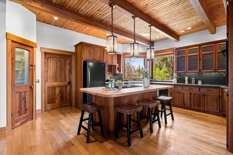 Kitchen - 64155 Hunnell Rd, Bend, OR 97703 photo 4 of 7