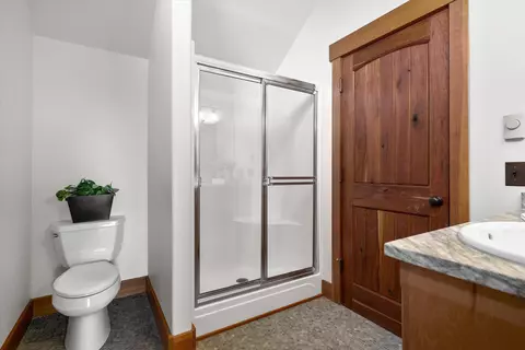 Bath - 64155 Hunnell Rd, Bend, OR 97703 photo 4 of 4