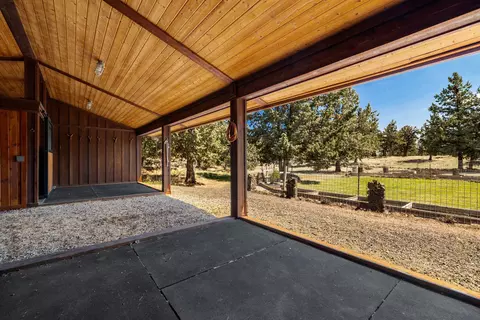 Exterior - 64155 Hunnell Rd, Bend, OR 97703 photo 12 of 28