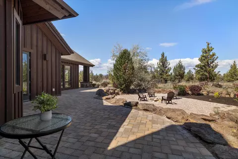 Exterior - 64155 Hunnell Rd, Bend, OR 97703 photo 7 of 28