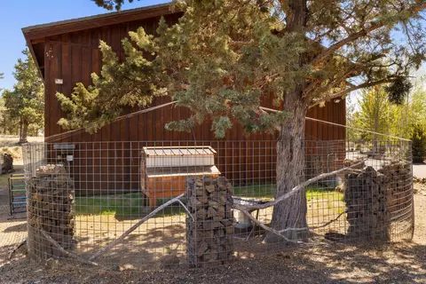 Exterior - 64155 Hunnell Rd, Bend, OR 97703 photo 13 of 28