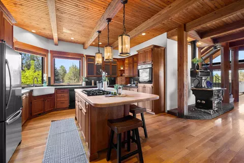 Kitchen - 64155 Hunnell Rd, Bend, OR 97703 photo 5 of 7