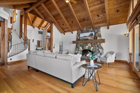 Living - 64155 Hunnell Rd, Bend, OR 97703 photo 2 of 4