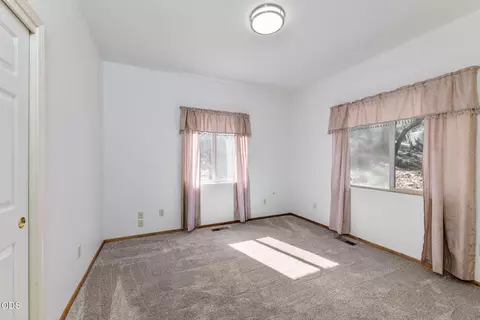 Bedroom - 1050 Humbug Creek Rd, Applegate, OR 97530 photo 3 of 5
