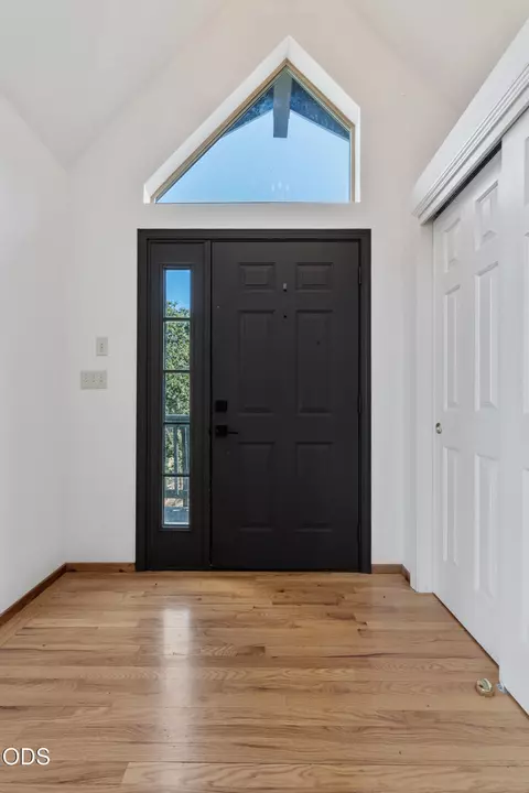 Entry Way - 1050 Humbug Creek Rd, Applegate, OR 97530 photo 1 of 2