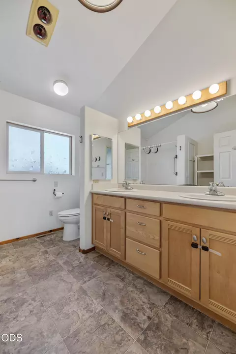 Bath - 1050 Humbug Creek Rd, Applegate, OR 97530 photo 1 of 3