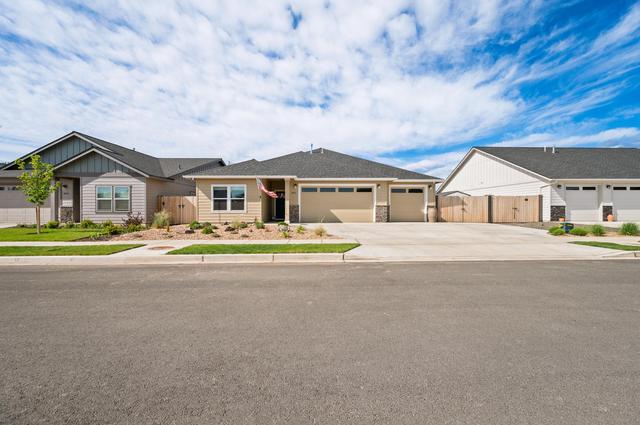4951 SW Yew Pl, Redmond, OR 97756