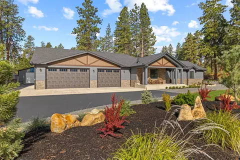 3736 Pine Tree Dr, Klamath Falls, OR 97603
