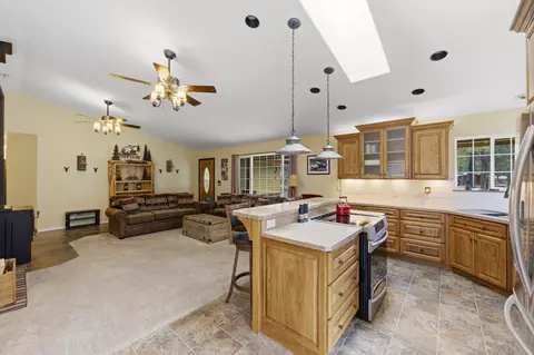Kitchen - 149068 Mabel Dr, La Pine, OR 97739 photo 2 of 3