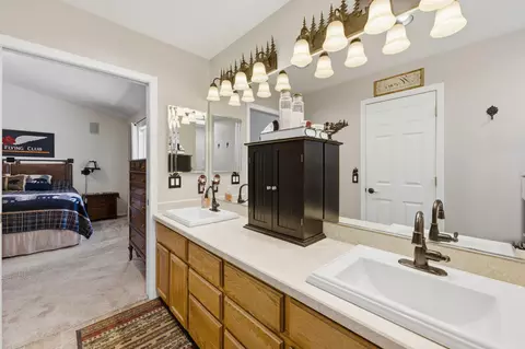 Bath - 149068 Mabel Dr, La Pine, OR 97739 photo 1 of 8