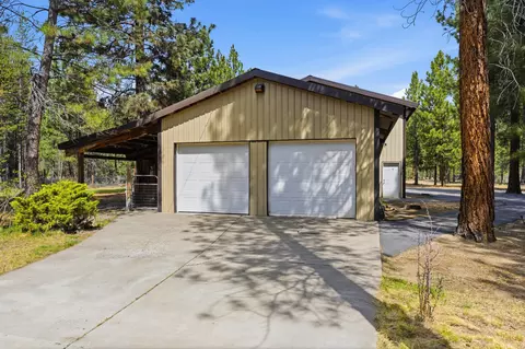 Exterior - 149068 Mabel Dr, La Pine, OR 97739 photo 6 of 17