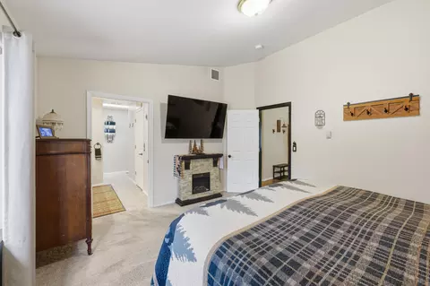 Bedroom - 149068 Mabel Dr, La Pine, OR 97739 photo 2 of 8