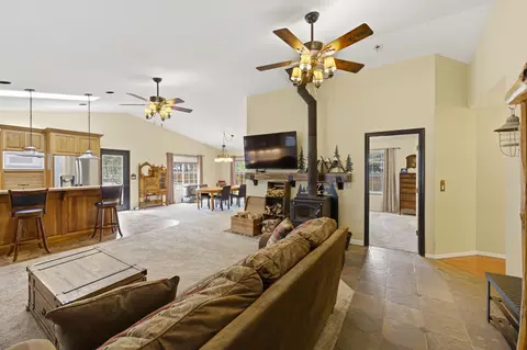 Living - 149068 Mabel Dr, La Pine, OR 97739 photo 1 of 2