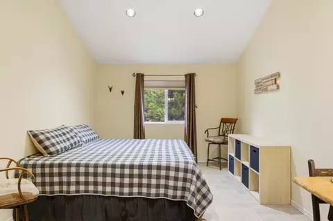 Bedroom - 149068 Mabel Dr, La Pine, OR 97739 photo 6 of 8
