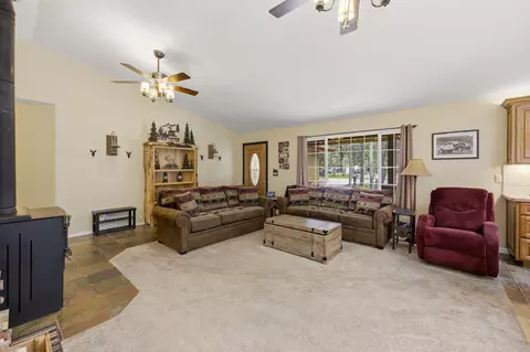 Living - 149068 Mabel Dr, La Pine, OR 97739 photo 2 of 2