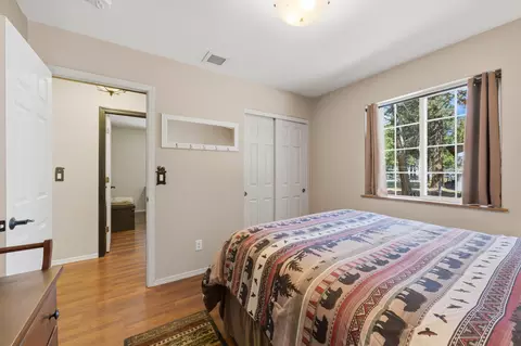 Bedroom - 149068 Mabel Dr, La Pine, OR 97739 photo 4 of 8