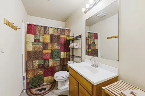 Bath - 149068 Mabel Dr, La Pine, OR 97739 photo 7 of 8