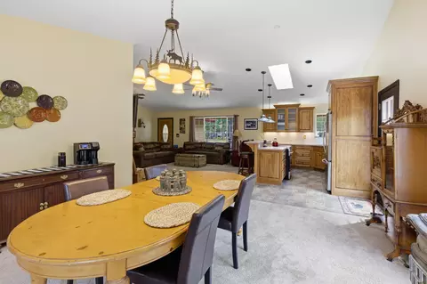 Dining - 149068 Mabel Dr, La Pine, OR 97739 photo 2 of 2