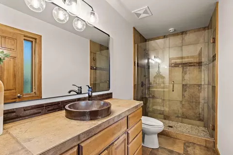 Bath - 60766 Golf Village Loop, Bend, OR 97702 photo 5 of 6