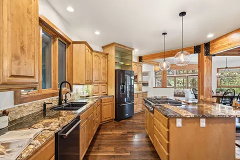 Kitchen - 60766 Golf Village Loop, Bend, OR 97702 photo 3 of 4