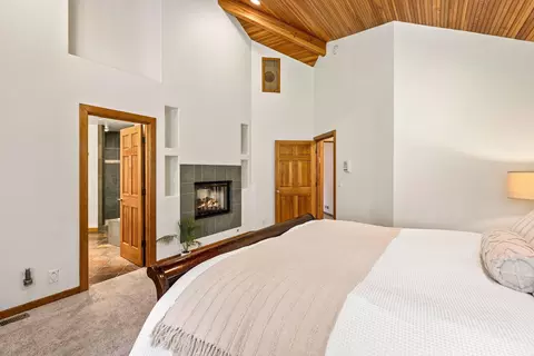 Bedroom - 60766 Golf Village Loop, Bend, OR 97702 photo 2 of 5
