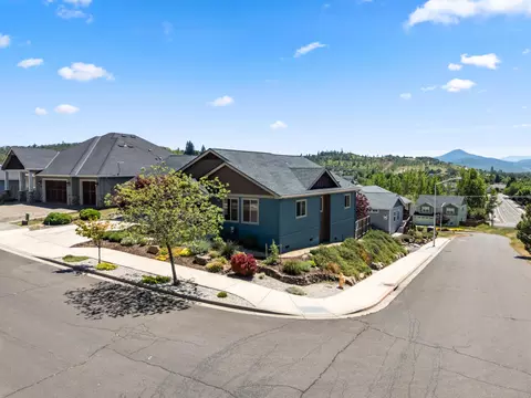View/Area - 1008 Azure Way, Eagle Point, OR 97524 photo 1 of 18