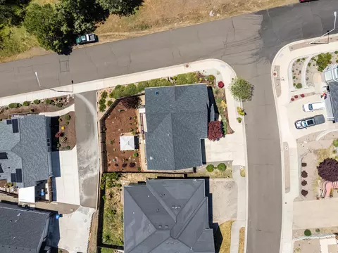 View/Area - 1008 Azure Way, Eagle Point, OR 97524 photo 14 of 18
