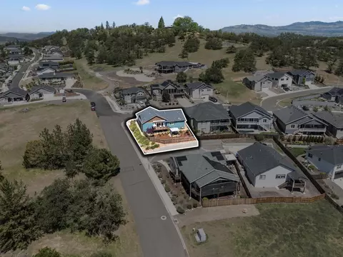 View/Area - 1008 Azure Way, Eagle Point, OR 97524 photo 17 of 18