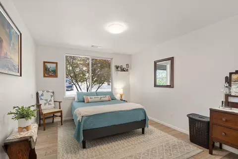 Bedroom - 1008 Azure Way, Eagle Point, OR 97524 photo 4 of 5