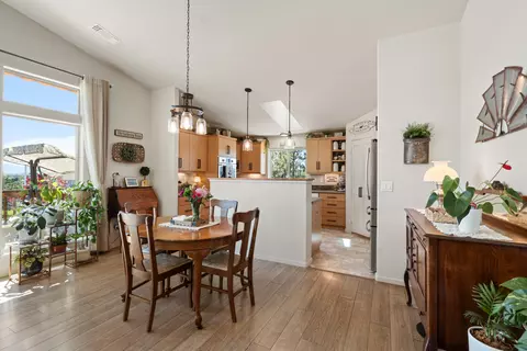Dining - 1008 Azure Way, Eagle Point, OR 97524 photo 2 of 2