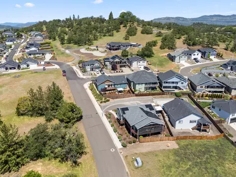 View/Area - 1008 Azure Way, Eagle Point, OR 97524 photo 8 of 18