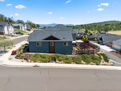 View/Area - 1008 Azure Way, Eagle Point, OR 97524 photo 2 of 18