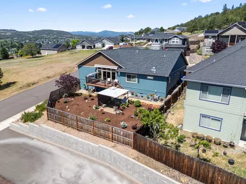 View/Area - 1008 Azure Way, Eagle Point, OR 97524 photo 5 of 18
